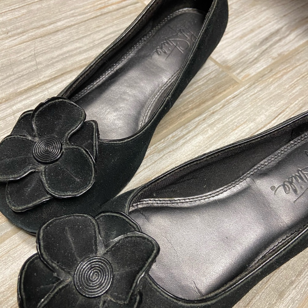 Shoes - Picture 2 of 3
